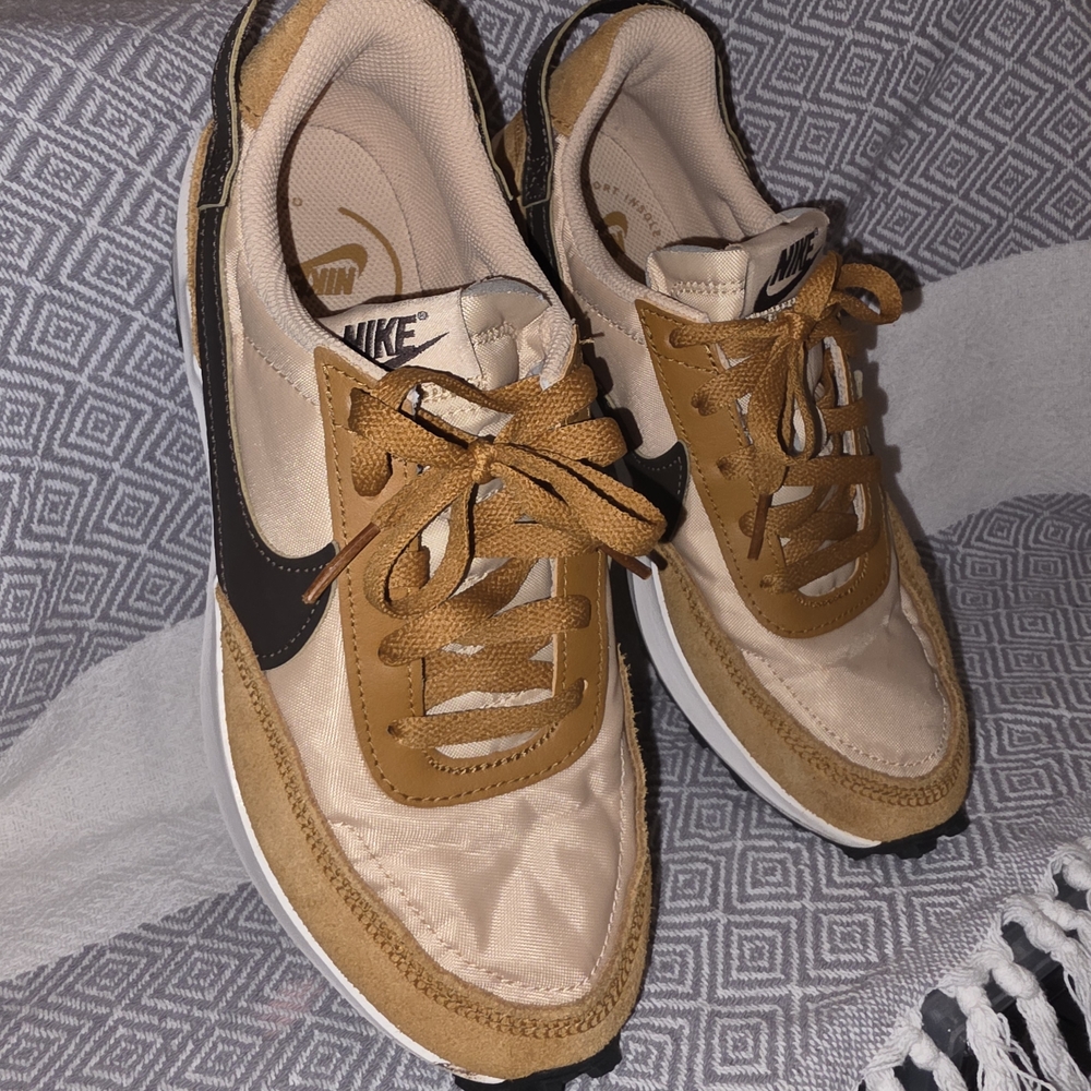 Nike Women's Sneakers in Tan and Black